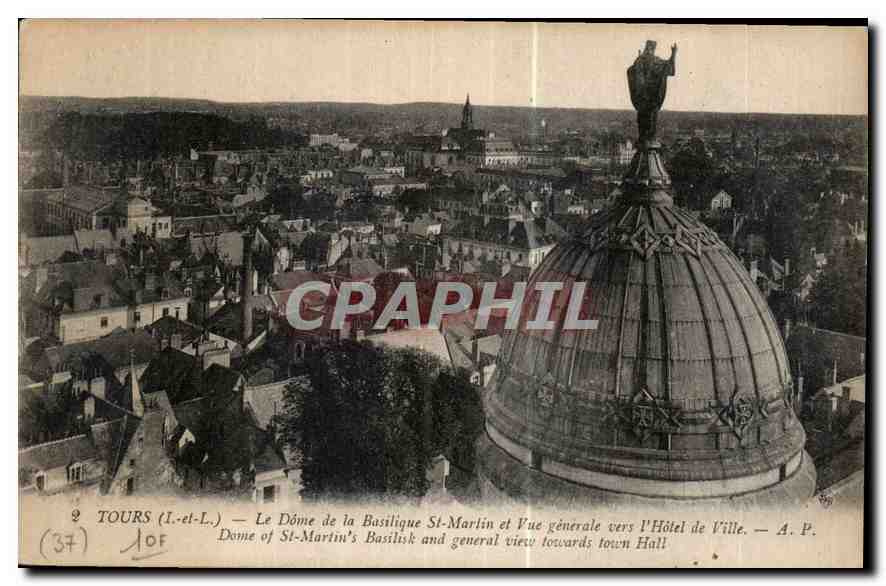 CPA Tours I et L le Dome de la Basilique St martin et Vue generale vers l'hotel de Ville 