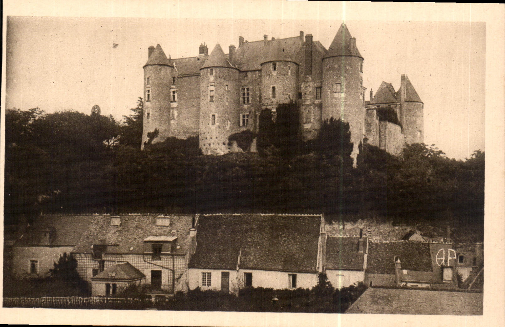 CPA Luynes I et L le Chateau Facade Sud Ouest 