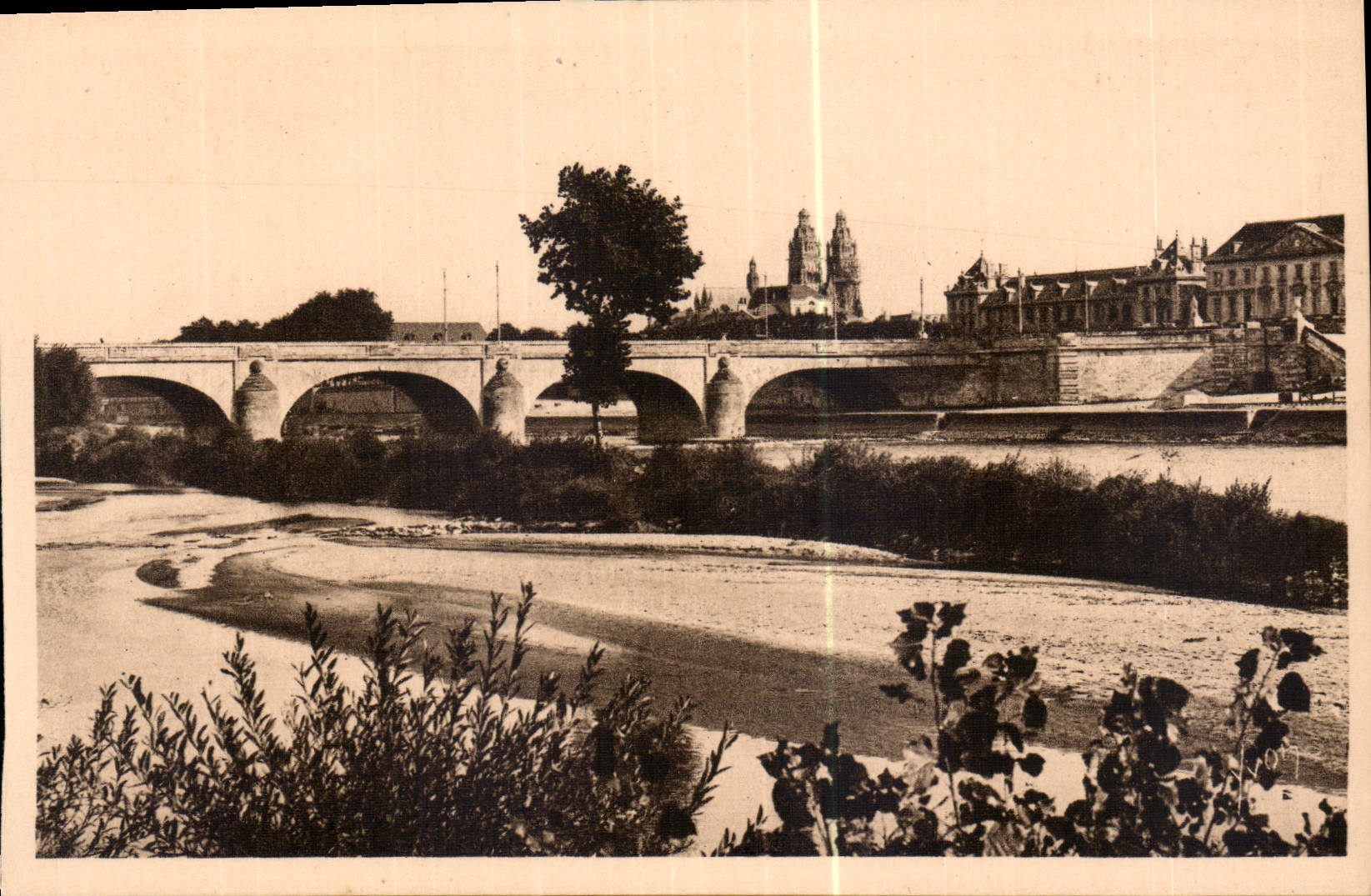 CPA Tours Indre et Loire le Pont de Pierre XVIII siecle 