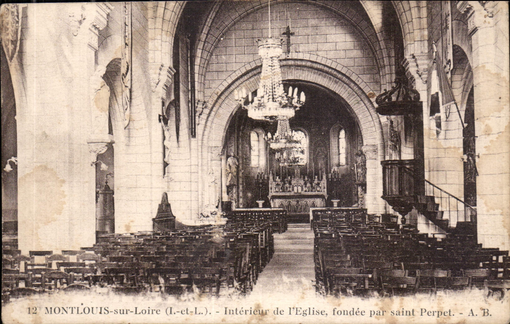 Montlouis-sur-Loire — Intérieur de l'Église, fondée par saint Perpet - A.B.