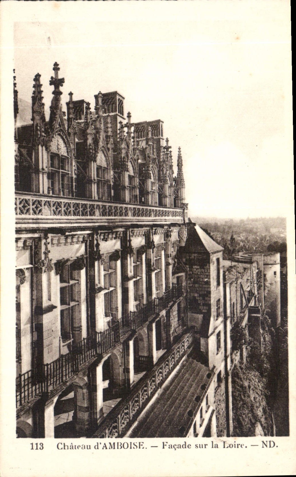 CPA Chateau d'Amboise Facade sur la Loire 