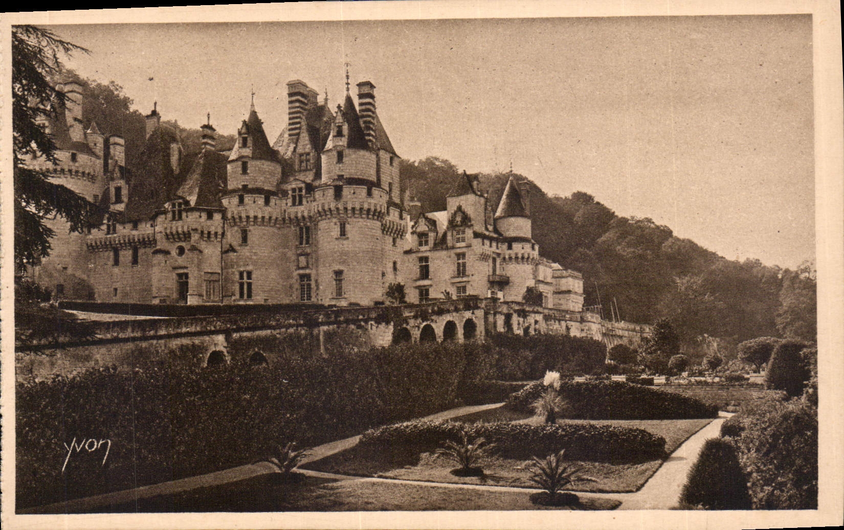 CPA Chateaux de la Loire Chateau Chateau de rigny Usee vue d'ensemble Nord Est 
