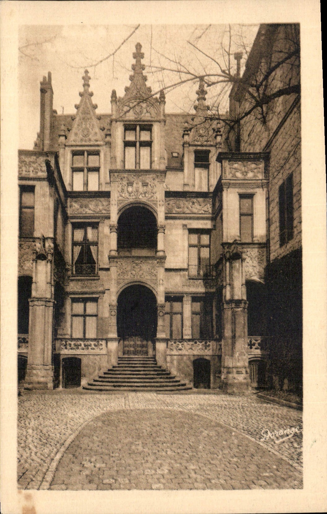 CPA Tours I et L l'Hotel Gouin XVI S Possede par Cette Famille depuis 1738 