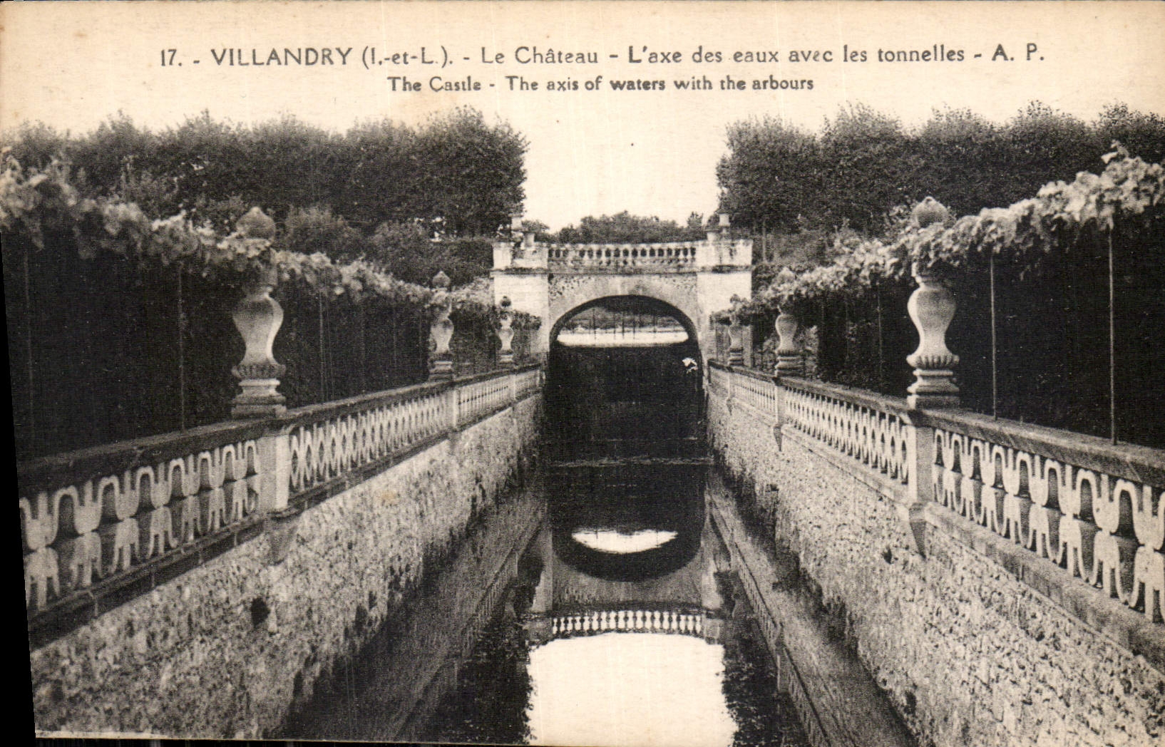 CPA Villandry I et L le Chateau l'axe des eaux avec les tonnelles 