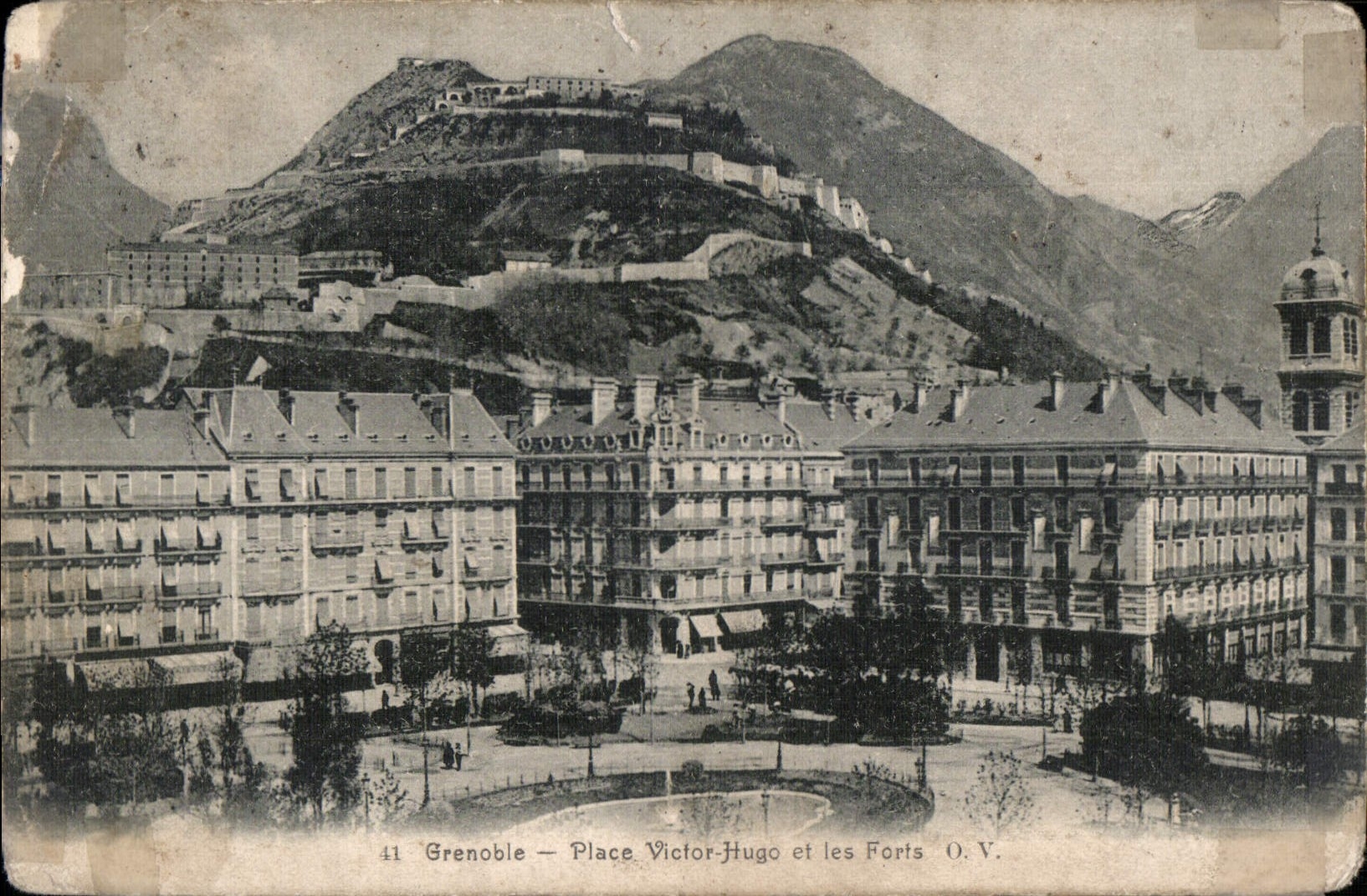 CPA Grenoble place Victor Hugo et les Forts