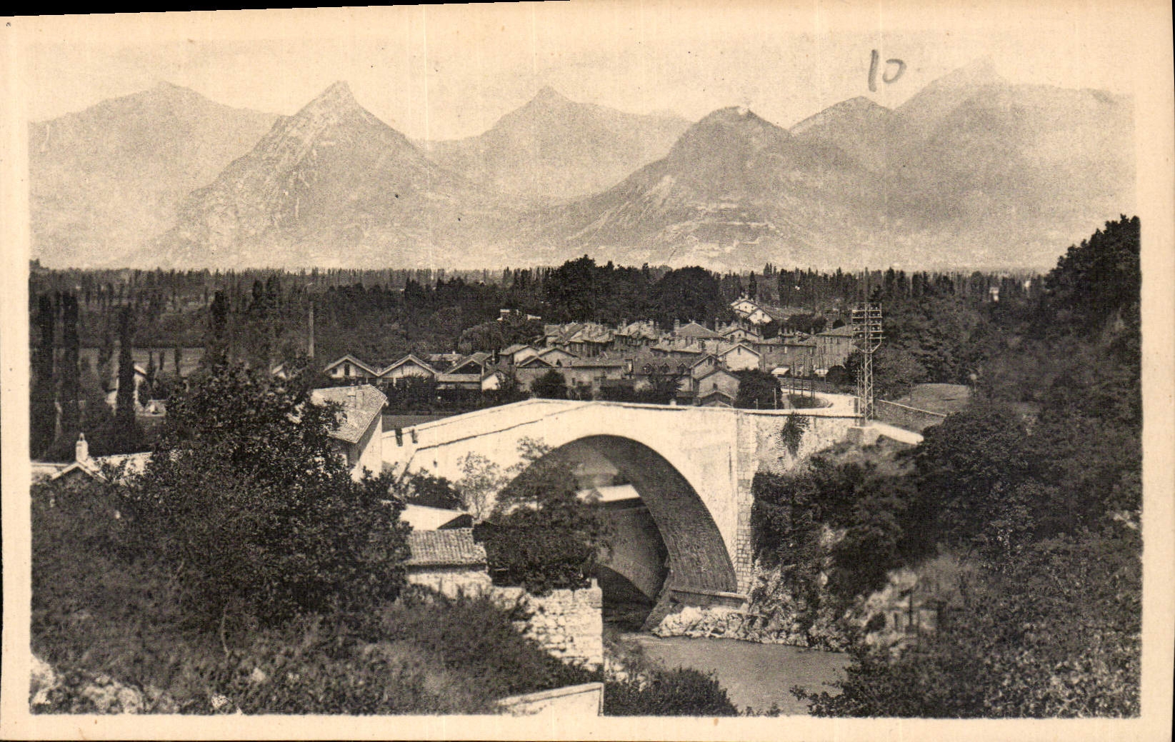 Pont-de-Claix — Vue générale et massif de la Chartreuse — Éditeur : Levy et Neurdein, Paris