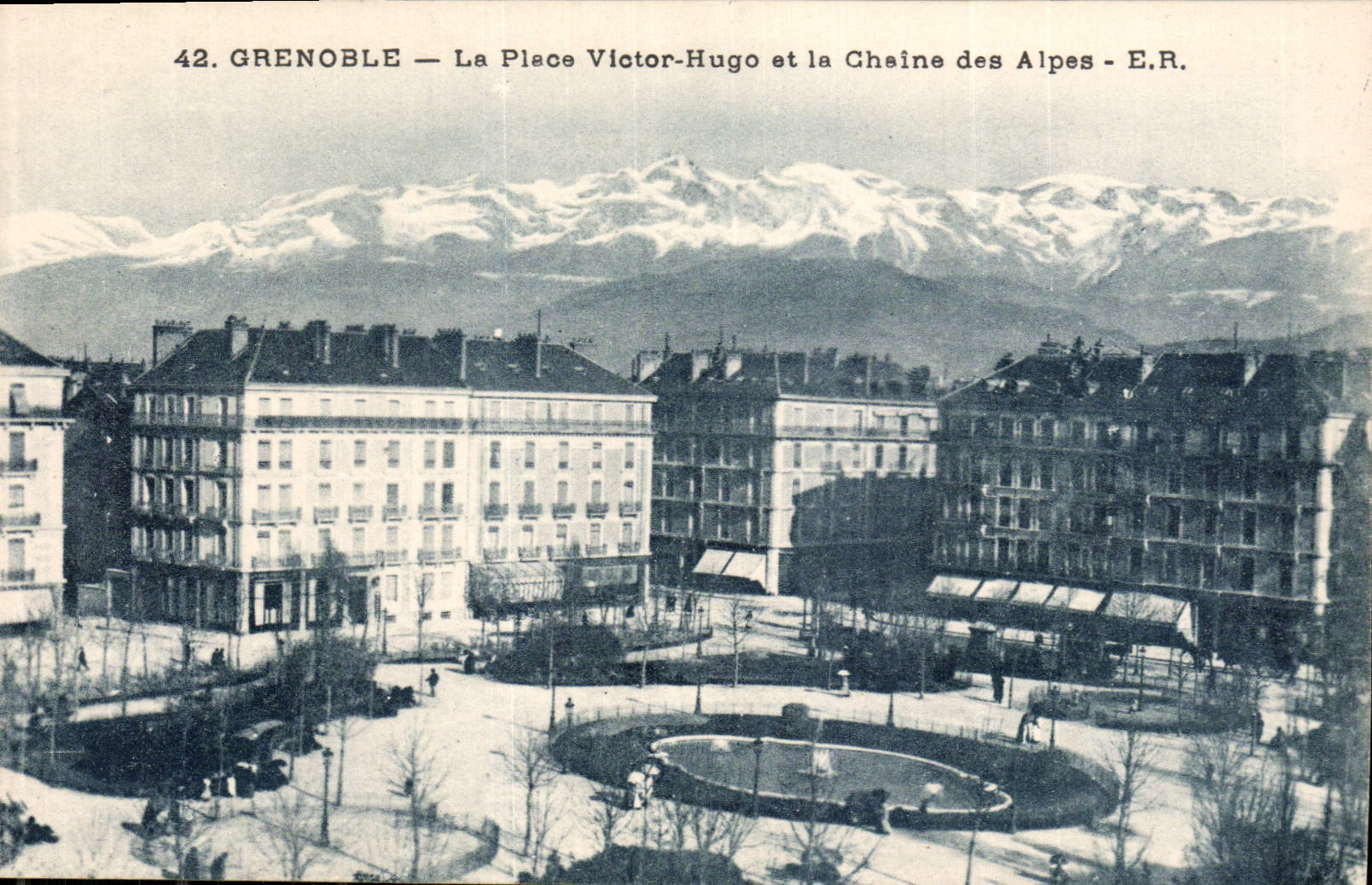 Grenoble — La Place Victor-Hugo et la Chaîne des Alpes — E.R.