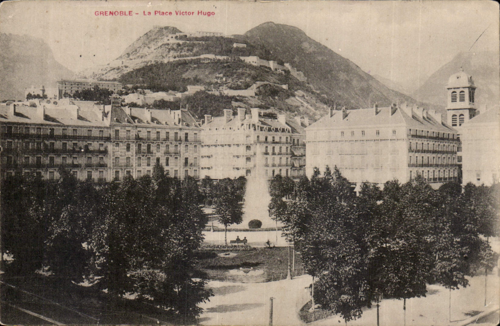 Grenoble — La Place Victor Hugo — Éditeur non identifié, n° de série non visible