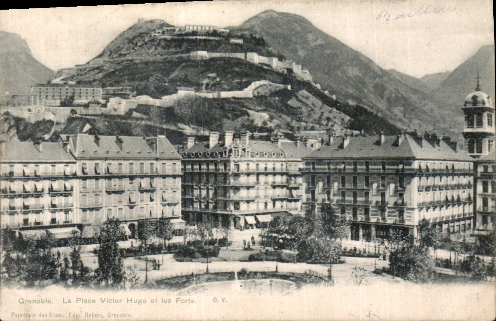 CPA Grenoble La Place Victor Hugo et les Forts 