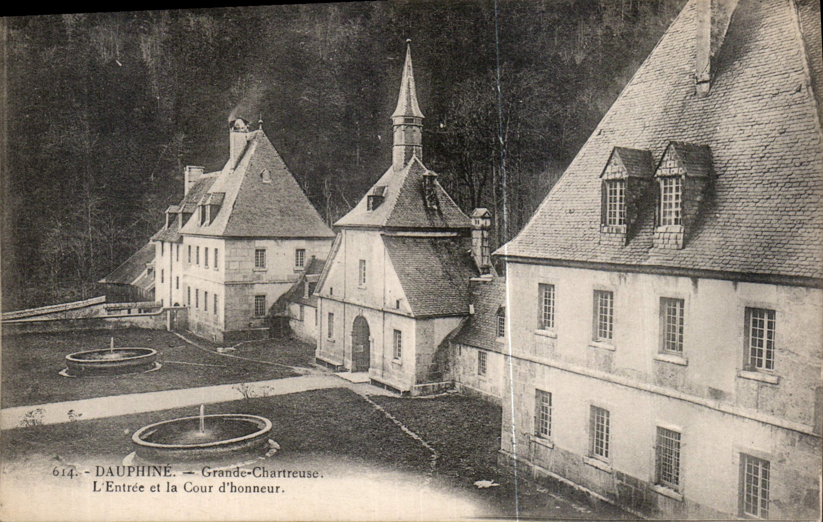 Dauphiné — Grande-Chartreuse. L'Entrée et la Cour d'honneur — Edition H. S. Grenoble, n° 614