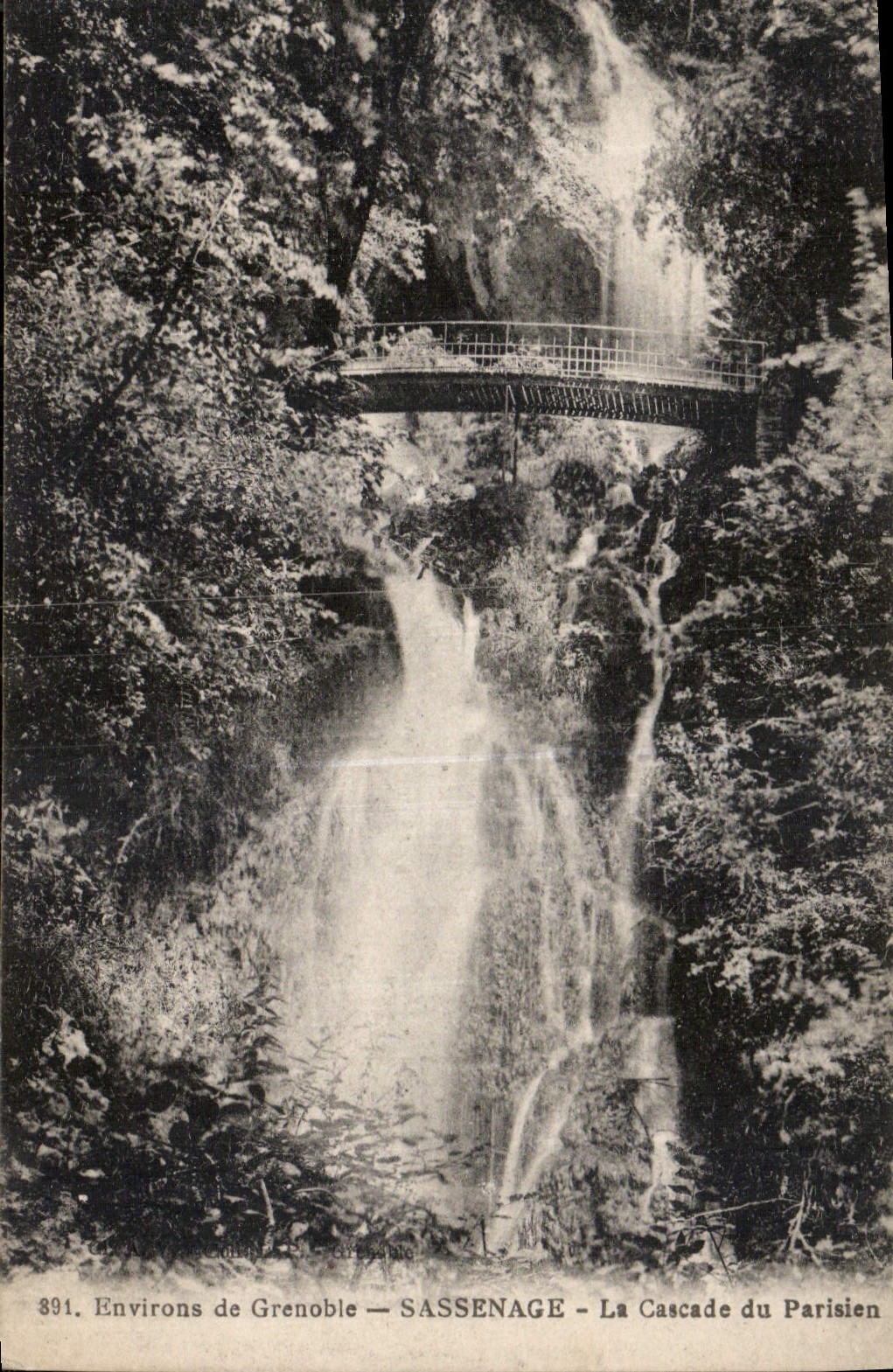 CPA Environs de Grenoble Sassenage La Cascade du Parisien 