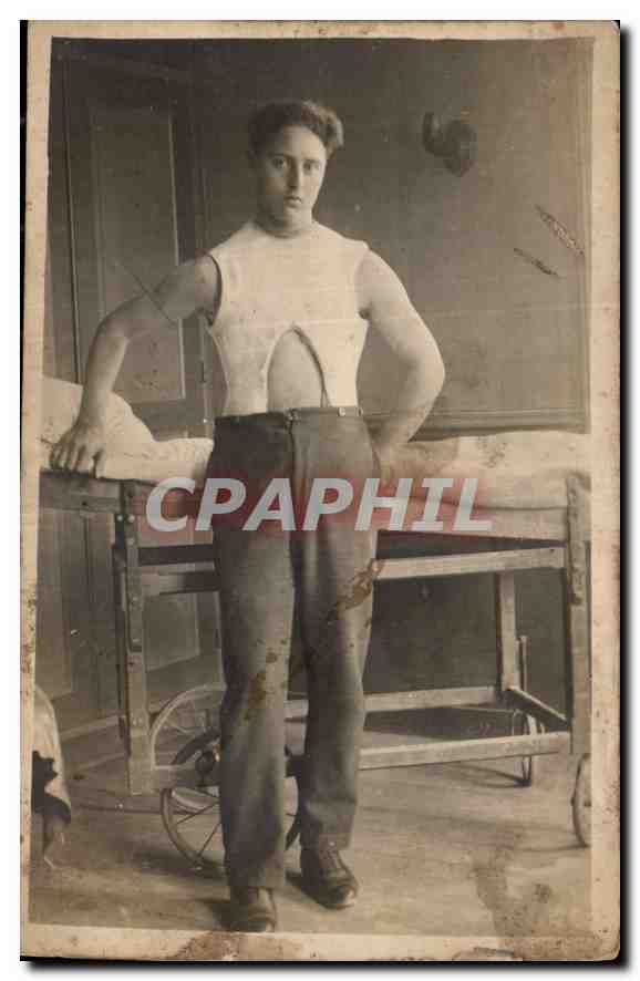 CARTE PHOTO Homme a l'hopital