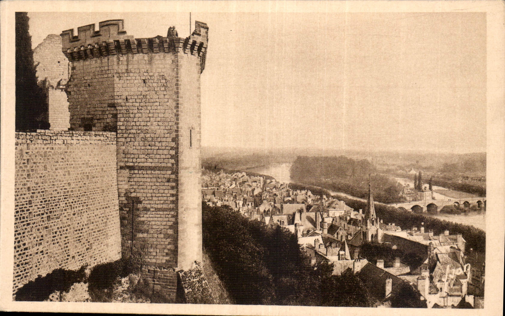 CPA Chinon Indre et Loire Le Chateau Tour de Boissy et vallee de la Vienne 