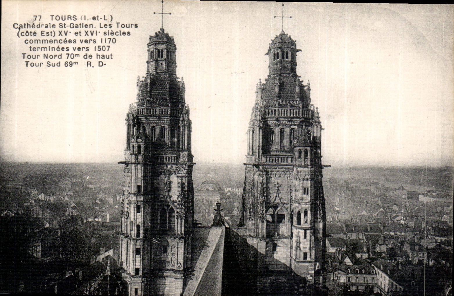 CPA Tours I et L Cathedrale St Gatien Les Tours cote Est 