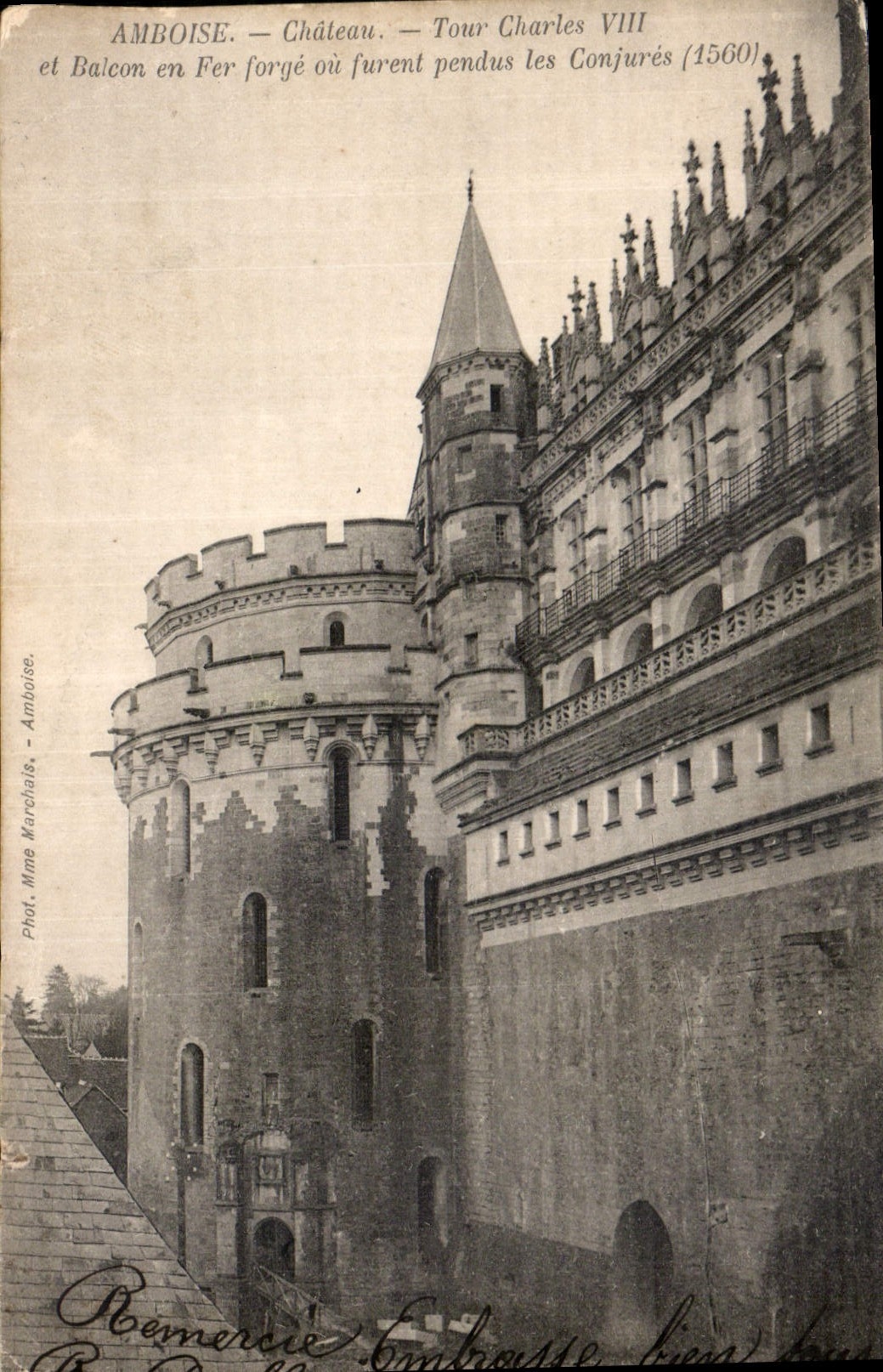 CPA Amboise Chateau La Tour Charles VIII et Balcon en Fer forge ou furent pendus les Conjures 