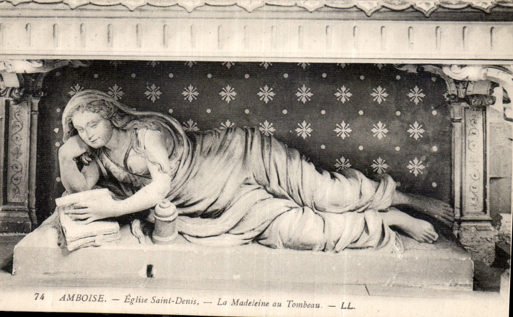 CPA Amboise Eglise Saint Denis La Madeleine au Tombeau 