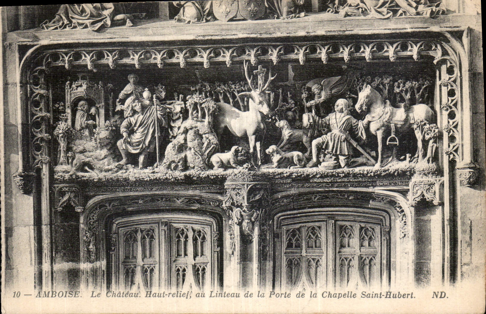 CPA Amboise le Chateau Haut relief au Linteau de la Porte de la Chapelle Saint Hubert 