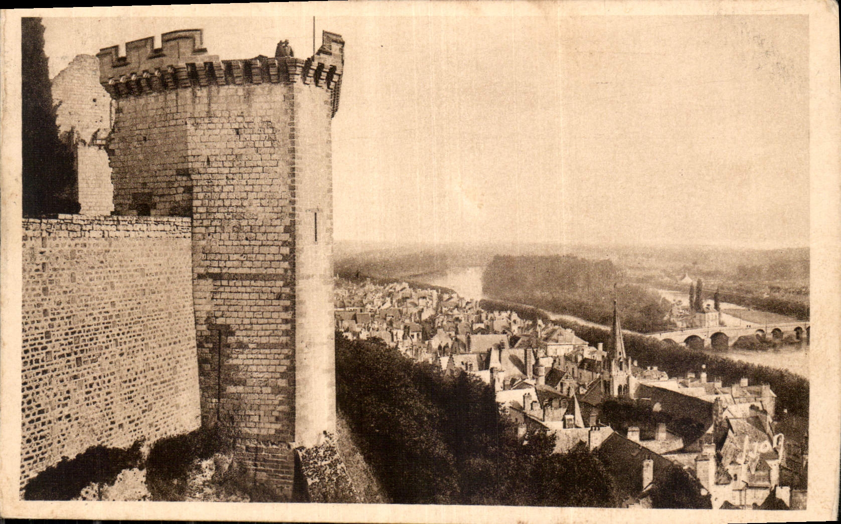 CPA Chinon Indre et Loire Le Chateau Tour de Boissy et vallee de la Vienne 