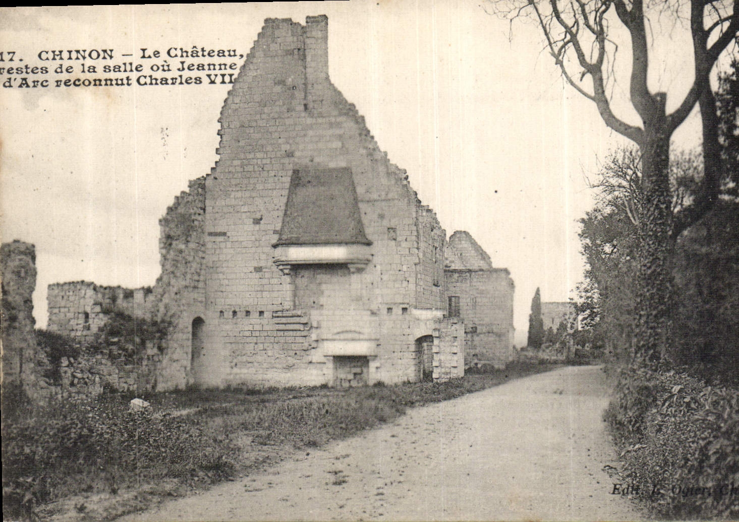 CPA Chinon le Chateau restes de la salle ou Jeanne D'Arc reconnut Charles VIII 