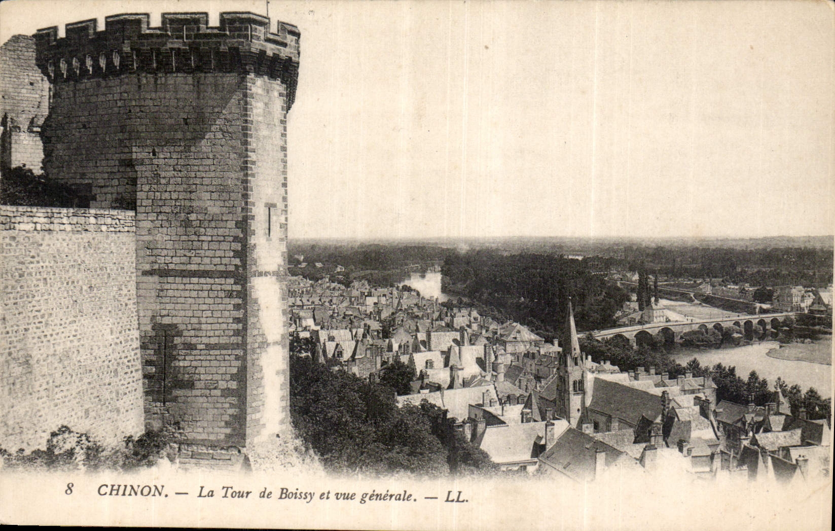 CPA Chinon La Tour de Boissy et vue generale 
