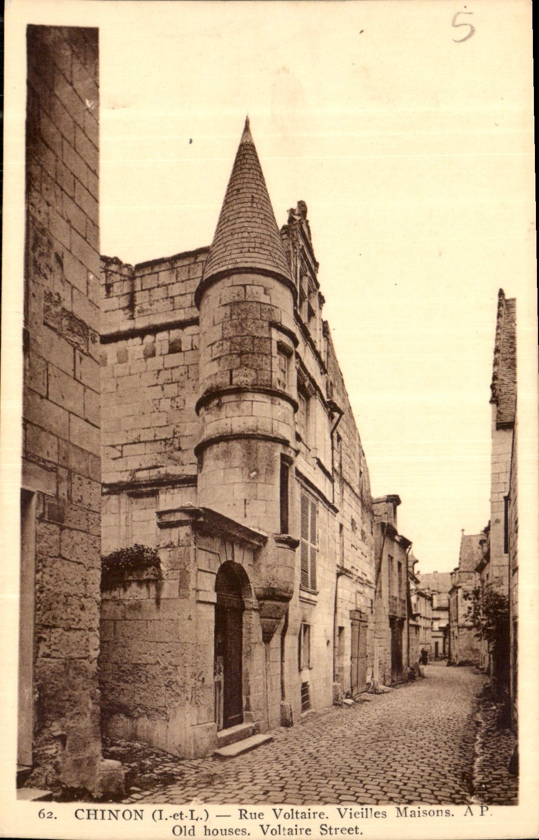 CPA Chinon I et L Rue Voltaire Vieilles Maisons 
