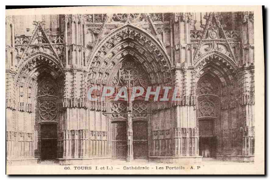 CPA Tours I et L Cathedrale Les Portails 