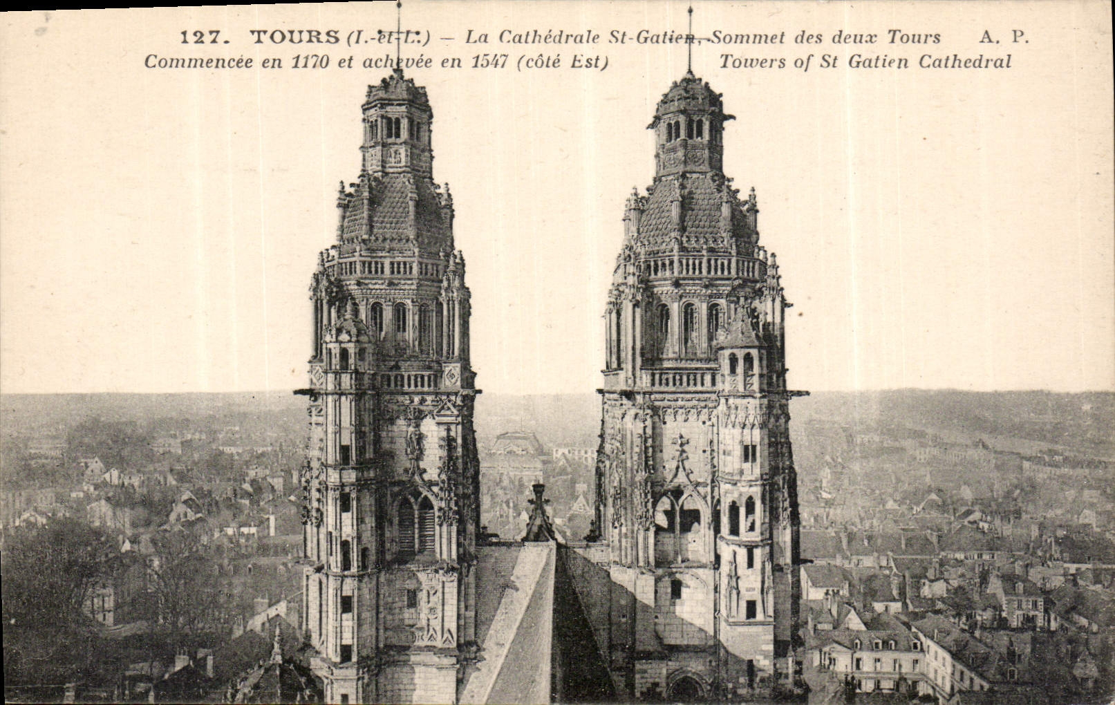 CPA Tours I et L La Cathedrale St Gatien Sommet des deux Tours 