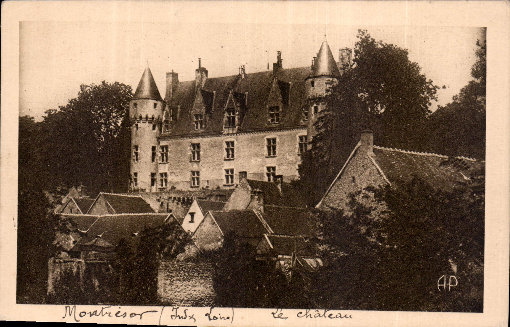 CPA Montresor I et L Le Chateau 