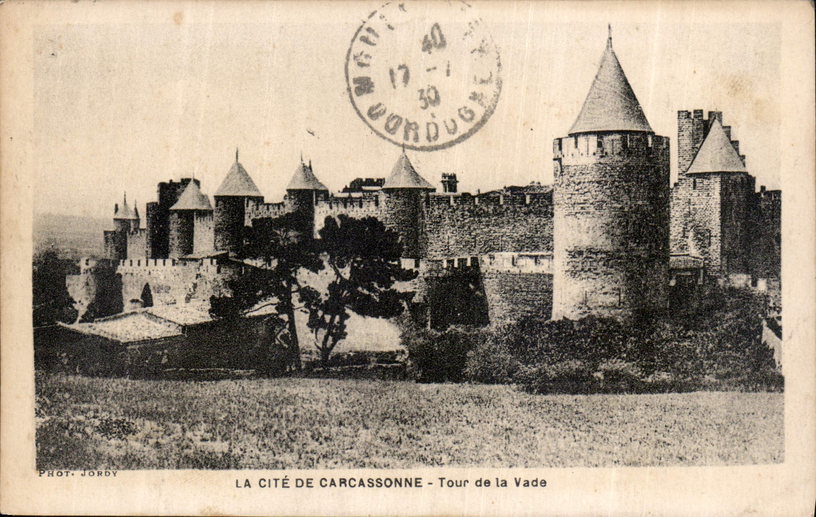 CPA La Cite de Caecassonne Tour de la Vade 