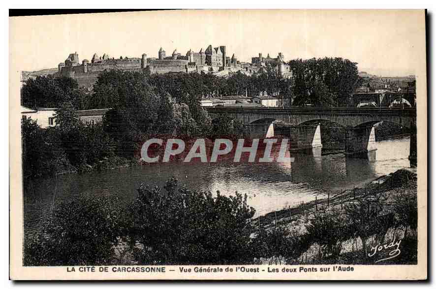 CPA La Cite de Carcassonne Vue generale de l'Ouest Les deux Ponts sur l'Aude 