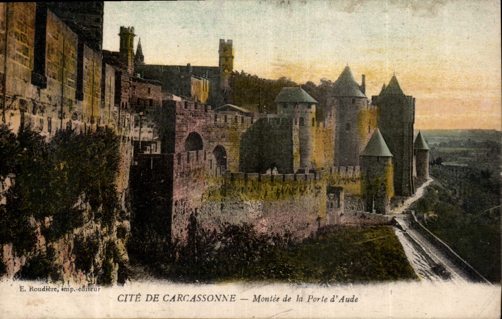 CPA Cite de Carcassonne Montee de la Porte d'Aude 
