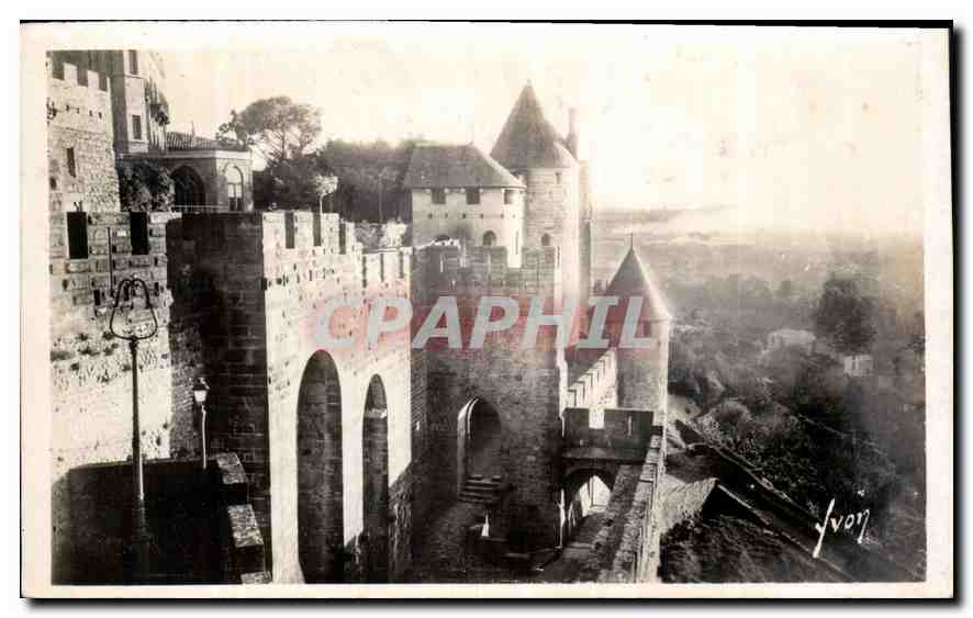 CPA Carcassonne Aude La Cite Machicoulis de la Porte d'Aude 