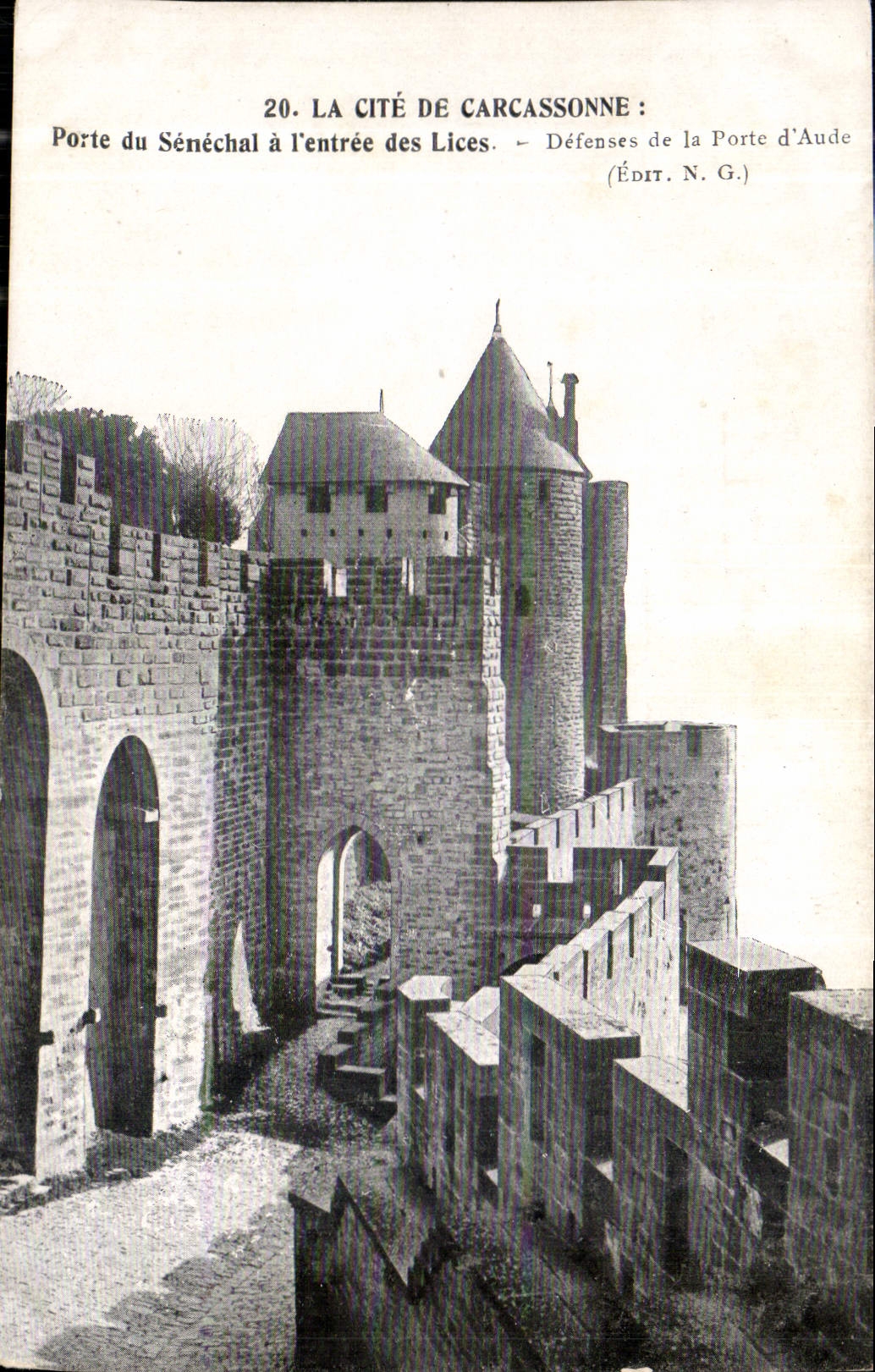 CPA La Cite de Carcassonne Porte du Senechal a l'entree des Lices Defenses de la Porte d'Aude 