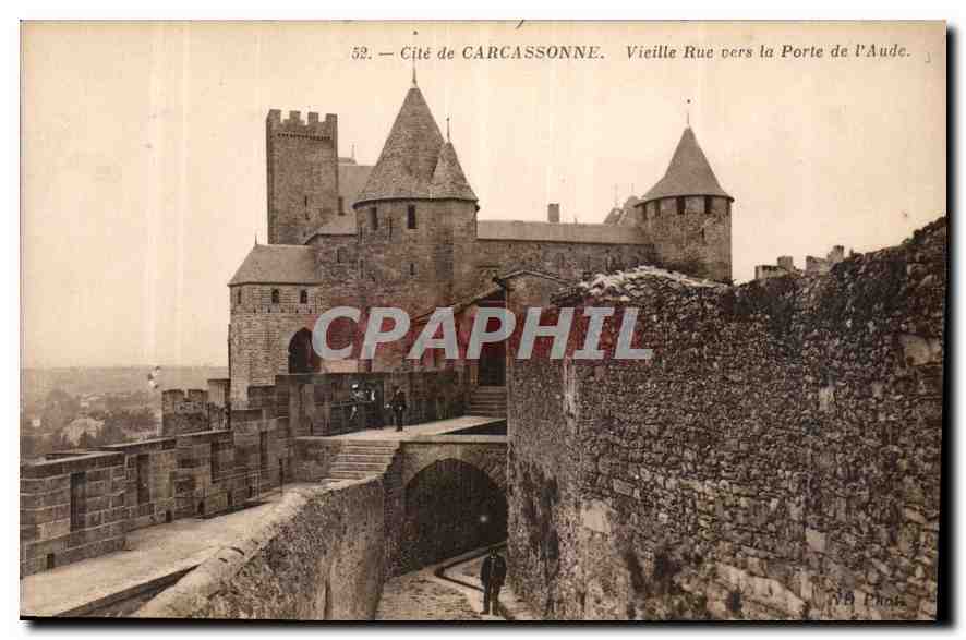 CPA Cite de Carcassonne Vieille Rue vers la Porte d'Aude 