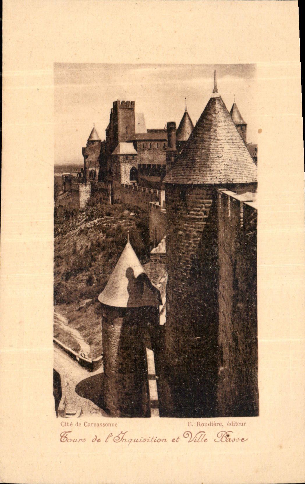 CPA Cite de Carcassonne Tours de l'Inquisition et Ville Basse 