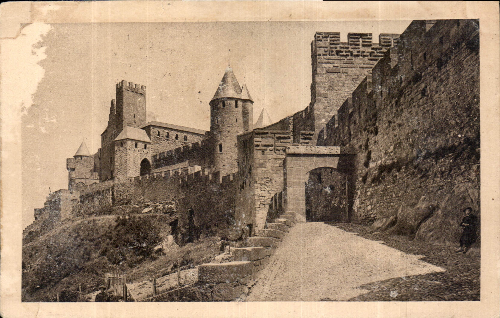 CPA La Cite de Carcassonne Porte d'Aude 