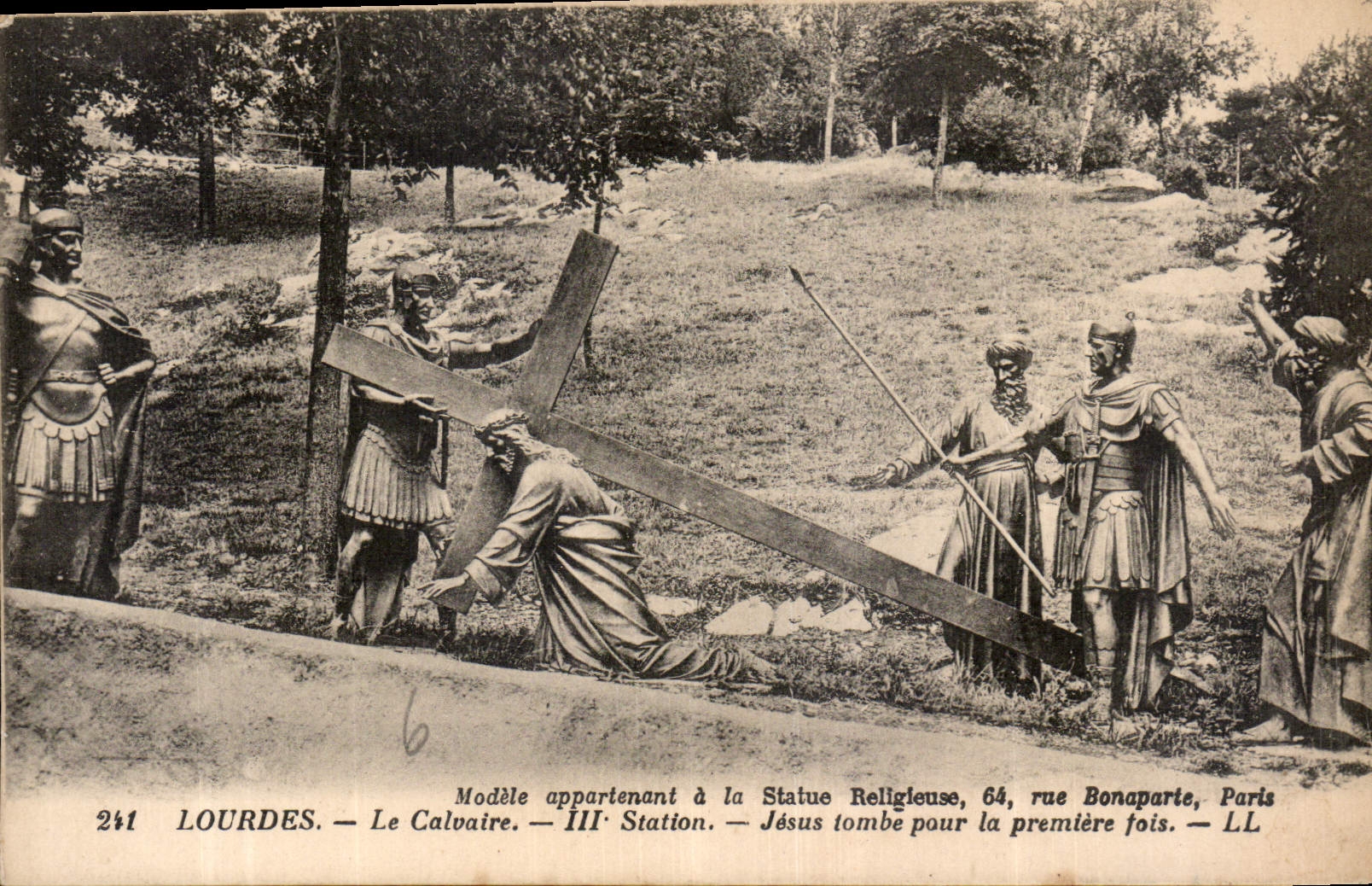 CPA Lourdes Le Calvaire III Station Jesus tombe pour la premiere fois 