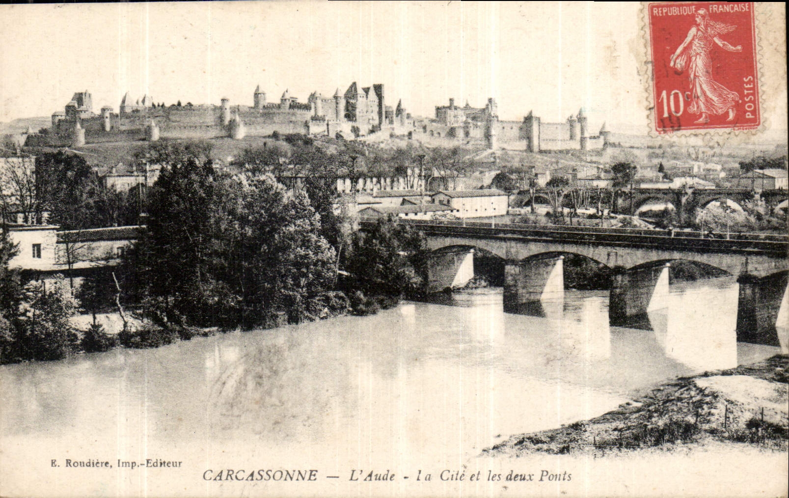 CPA Carcassonne L'Aude La Cite et les deux Ponts 