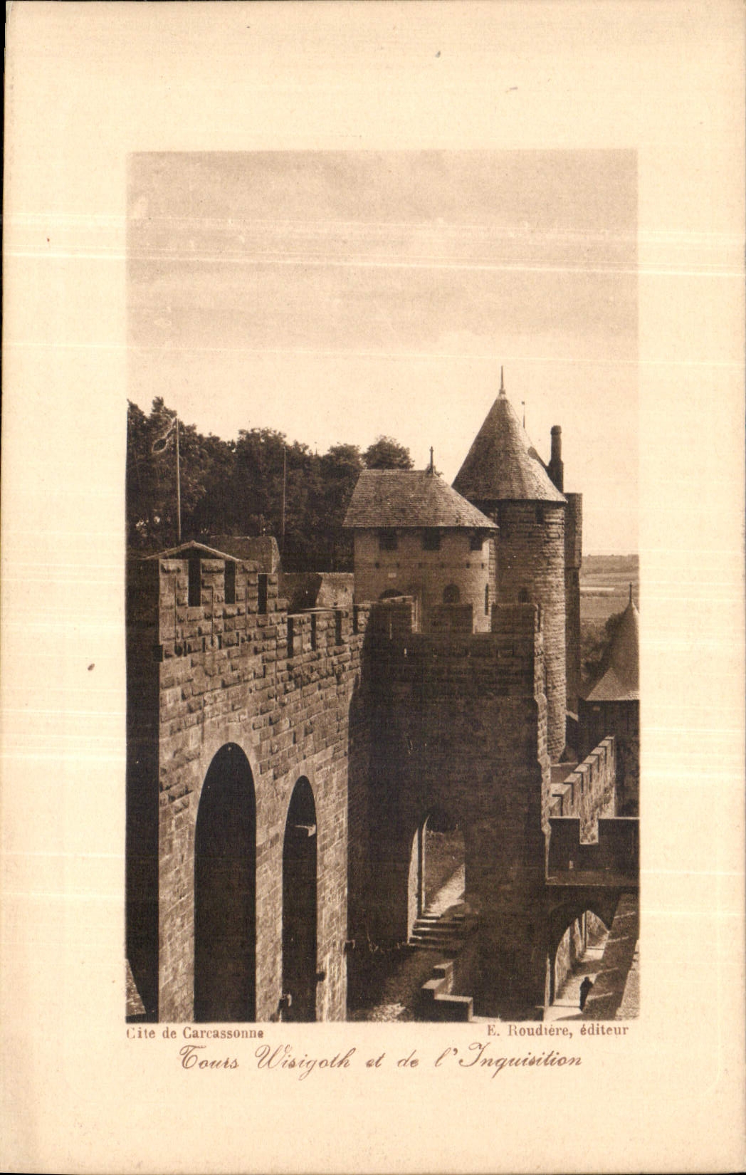 CPA Cite de Carcassonne Tours Wisigoths et de l'Inquisition 