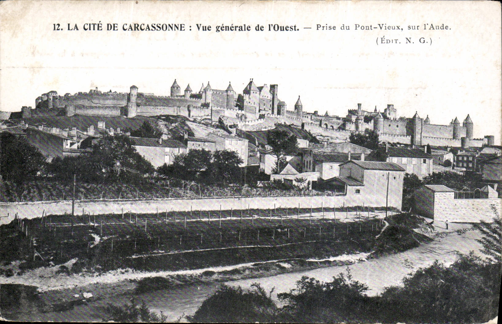 CPA La Cite de Carcassonne Vue generale de l'Ouest Prise du Port Vieux sur L'Aude 