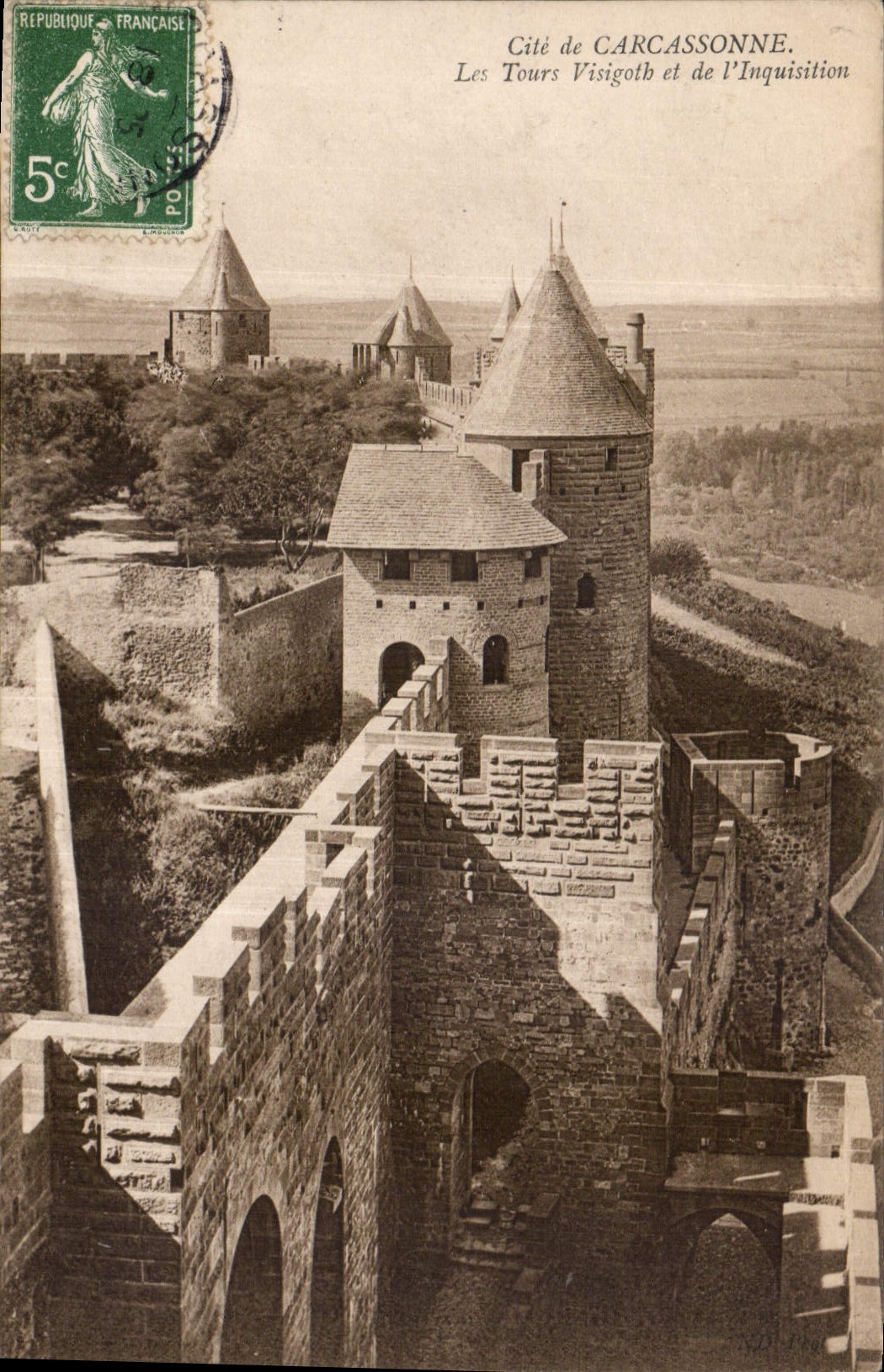Cité de CARCASSONNE — Les Tours Visigoth et de l'Inquisition — Éditeur non identifié