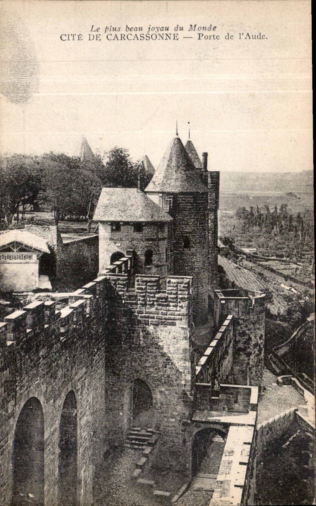 CPA Le plus beau joyau du Monde Cite de Carcassonne Porte de l'Aude 