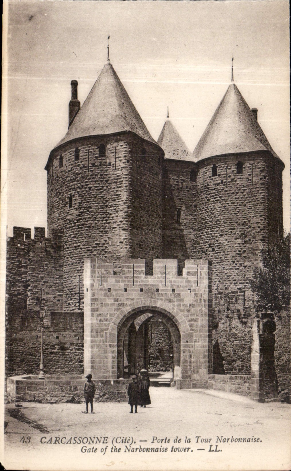 CPA Carcassonne Cite Porte de la Tour Narbonnaise 