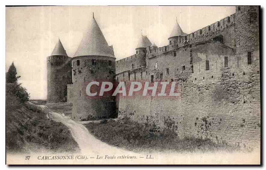 CPA Carcassonne Cite Les Fosses exterieurs 