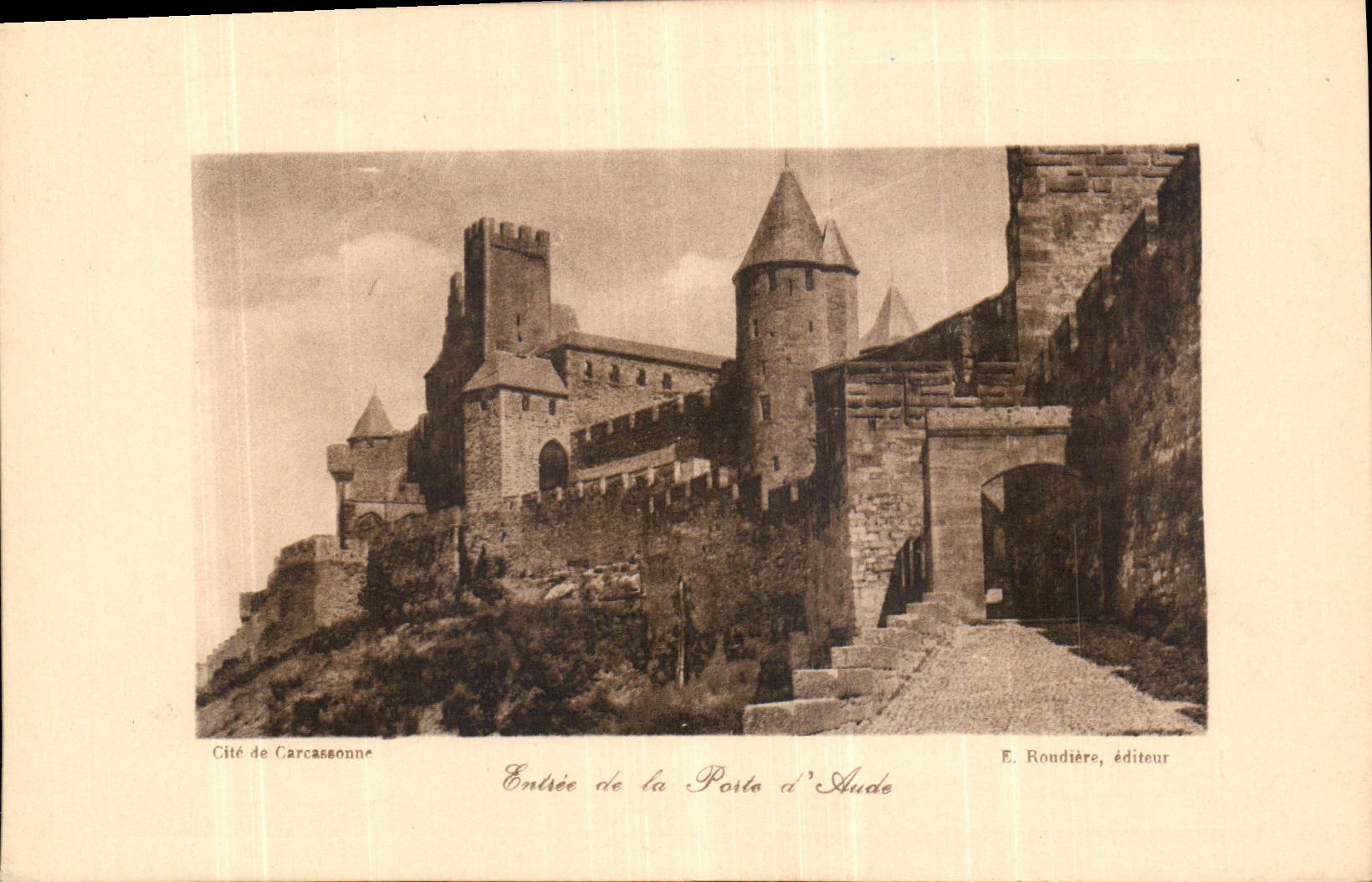 CPA Cite de Carcassonne Entree de la Porte d'Aude 