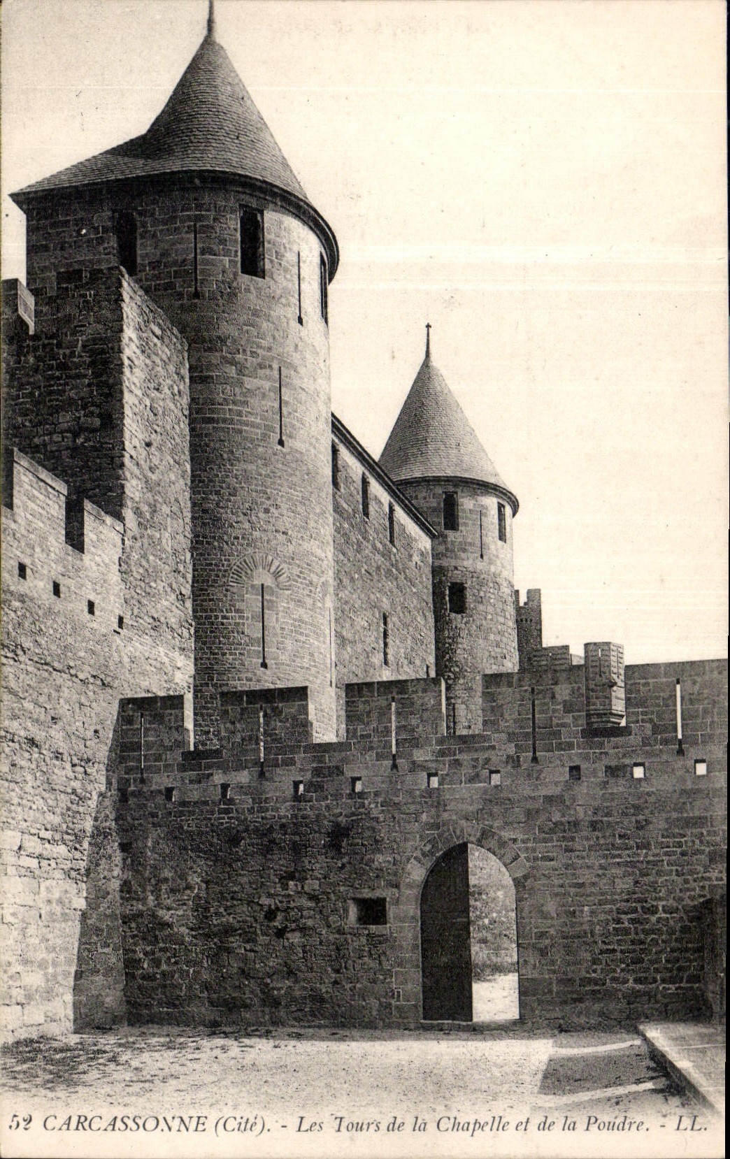 Carcassonne (Cité) — Les Tours de la Chapelle et de la Poudre — LL, n° 52
