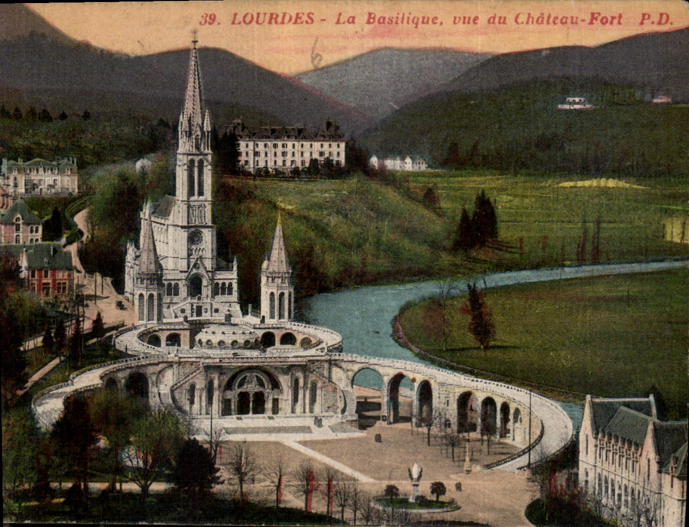 LOURDES - La Basilique, vue du Château-Fort - P.D. n°39