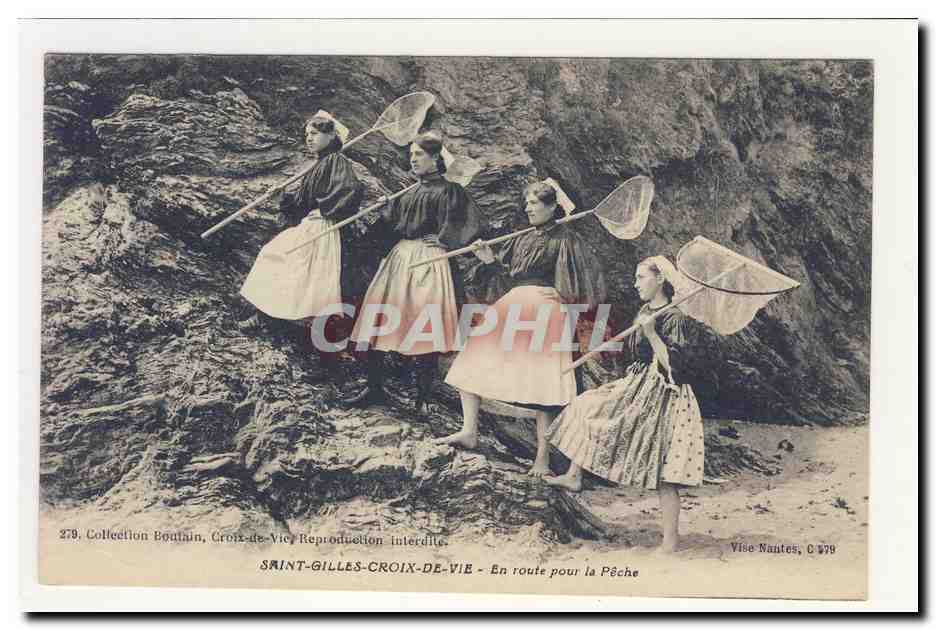SAiNT GILLES CRoIX DE VIE en route pour la peche Costumes Coiffe animation CPA