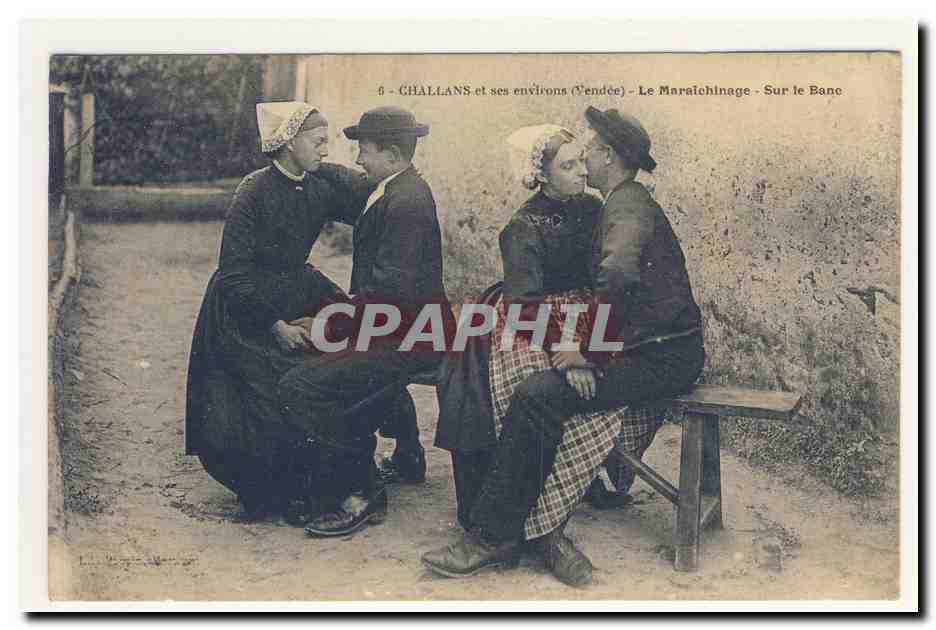 CHAlLAnS et ses environs Vendee le Maraichinage sur le banc deux couples coiffe costume animation CPA