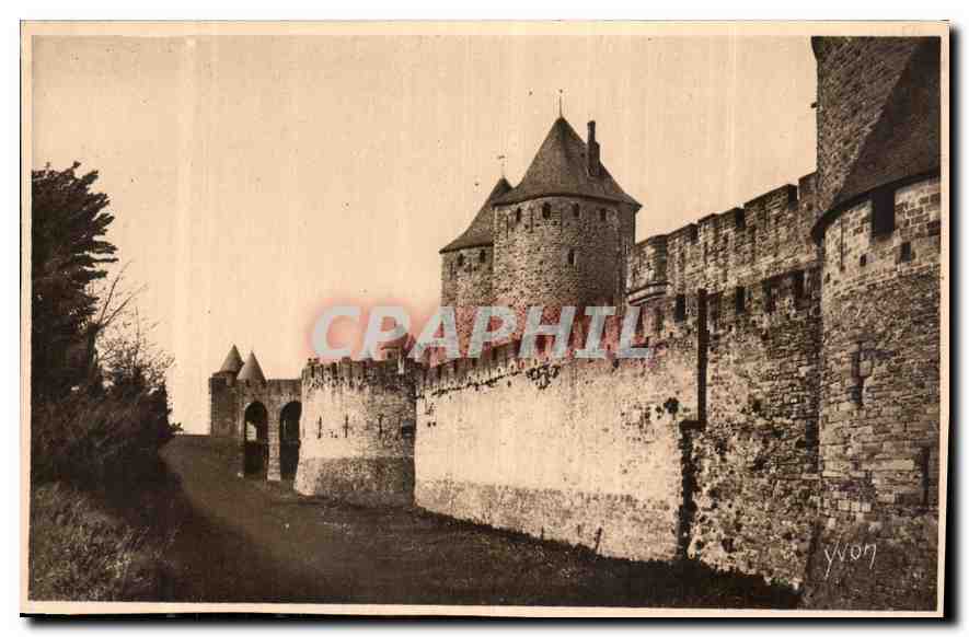 CPA Carcassonne Aude la Cite les Lices Basses et Tour Narbonnaise 